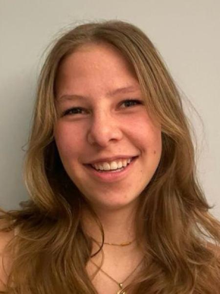 Livvy Lammers portrait